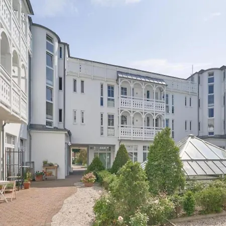 Mit Balkon Und Fitnessbereich In *