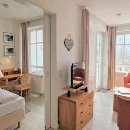 Mit Balkon Und Fitnessbereich In