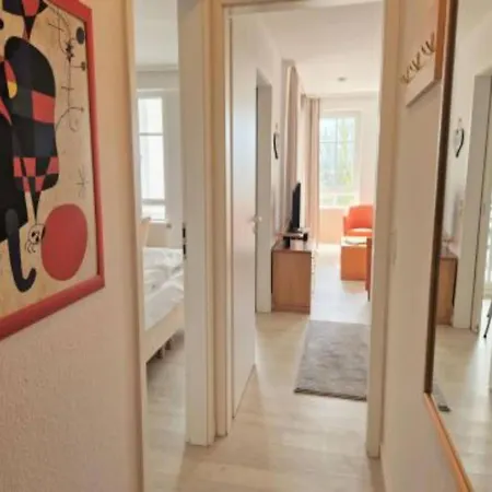 Mit Balkon Und Fitnessbereich In *
