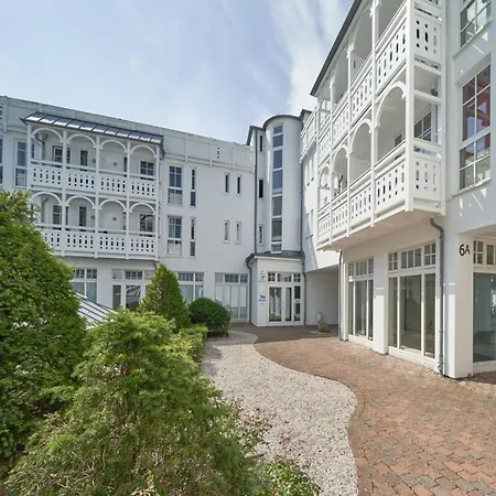 Mit Balkon Und Fitnessbereich In *